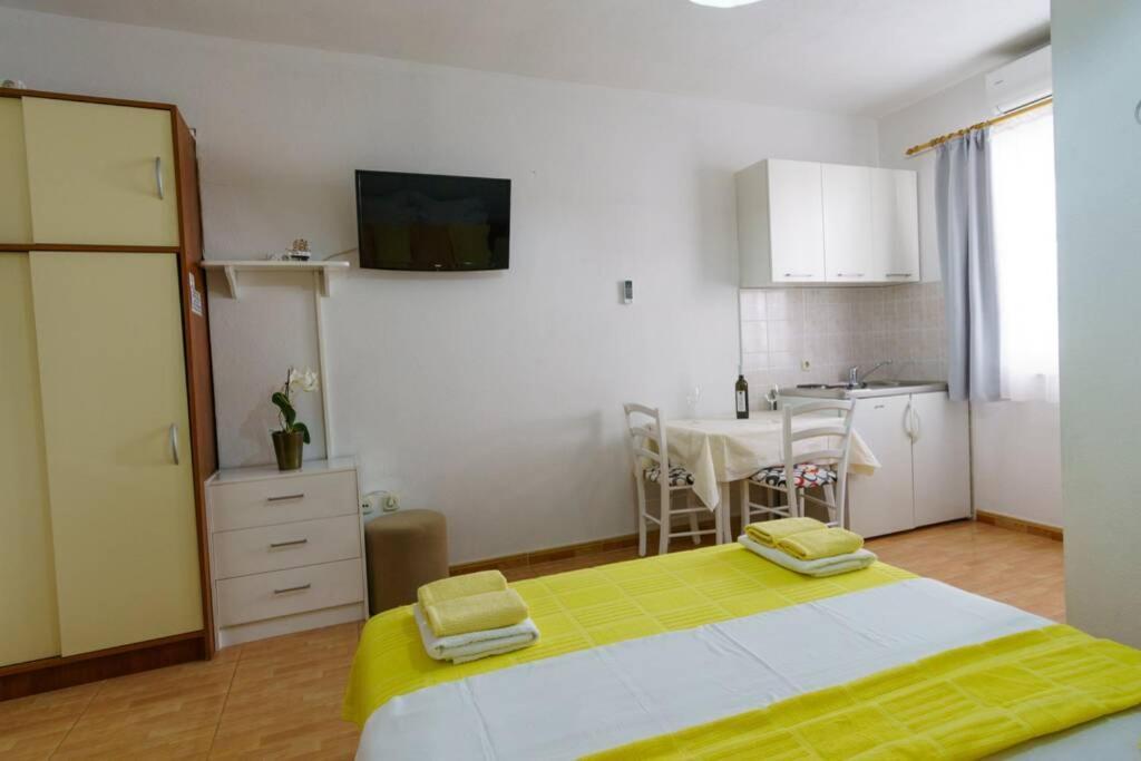 Lovely Studio Apartment For 2 Free Private Parking Makarska Luaran gambar
